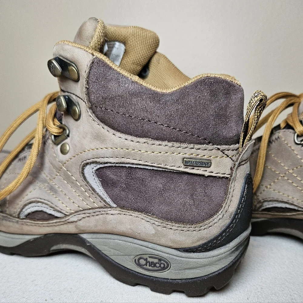 Chaco Waterproof Hiking Boots Women's Size 7 - Picture 10 of 11